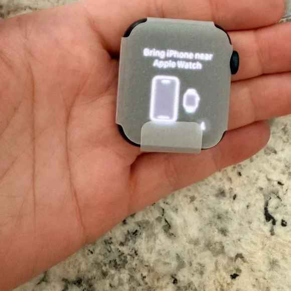New Apple Watch SE 2nd gen Aluminum 40mm - Picture 2 of 6